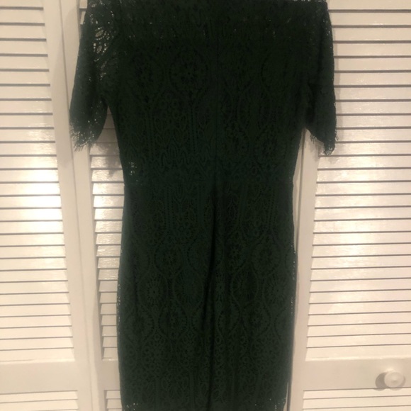 BEAUTIFUL FEMININE LACE DRESS - Picture 3 of 7